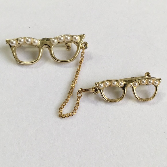 Jewelry - Reading Glasses Brooch with faux pearls